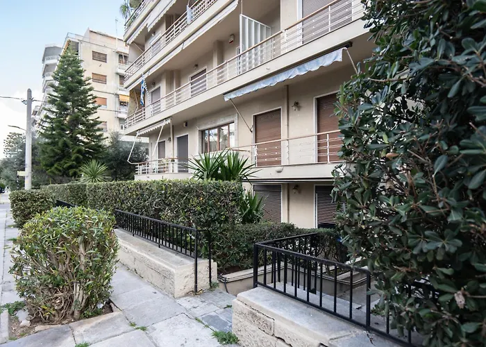 Seabreeze Luxury Condo In Flisvos Marina